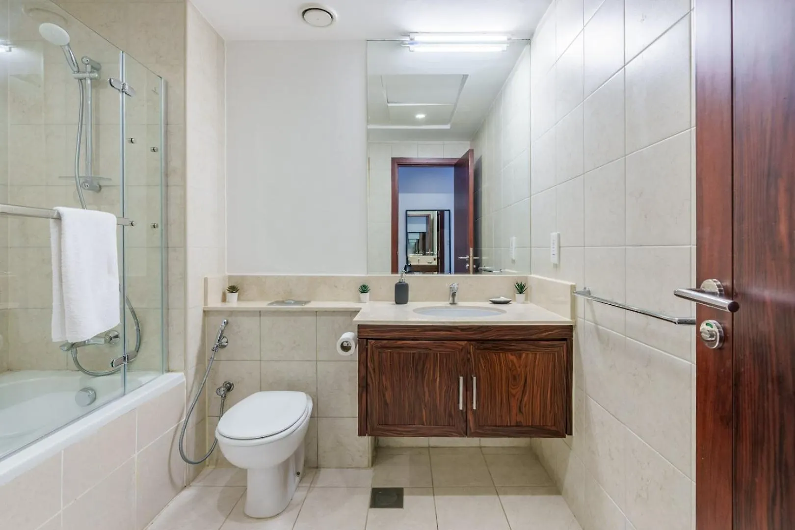 Guestready - Modern White With Dubai Fountain View Apartment