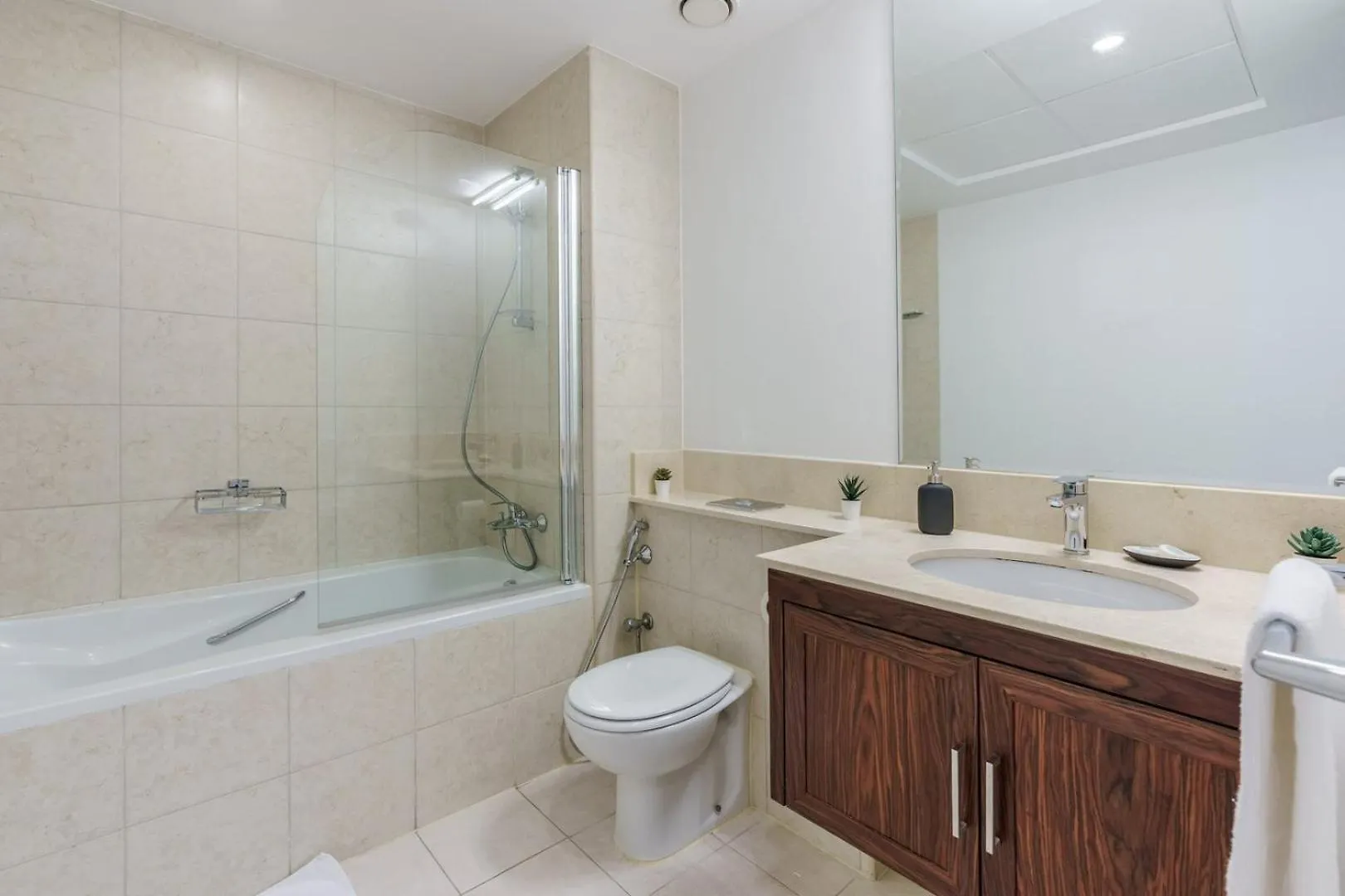 Guestready - Modern White With Dubai Fountain View Apartment 0*,  United Arab Emirates